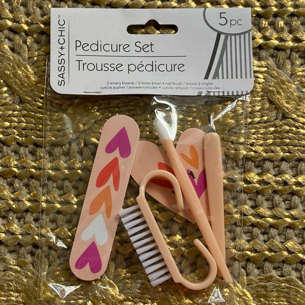 NIP “Heart Theme” 5 Piece Nail Pedicure / Manicure Tool Set Sassy+Chic